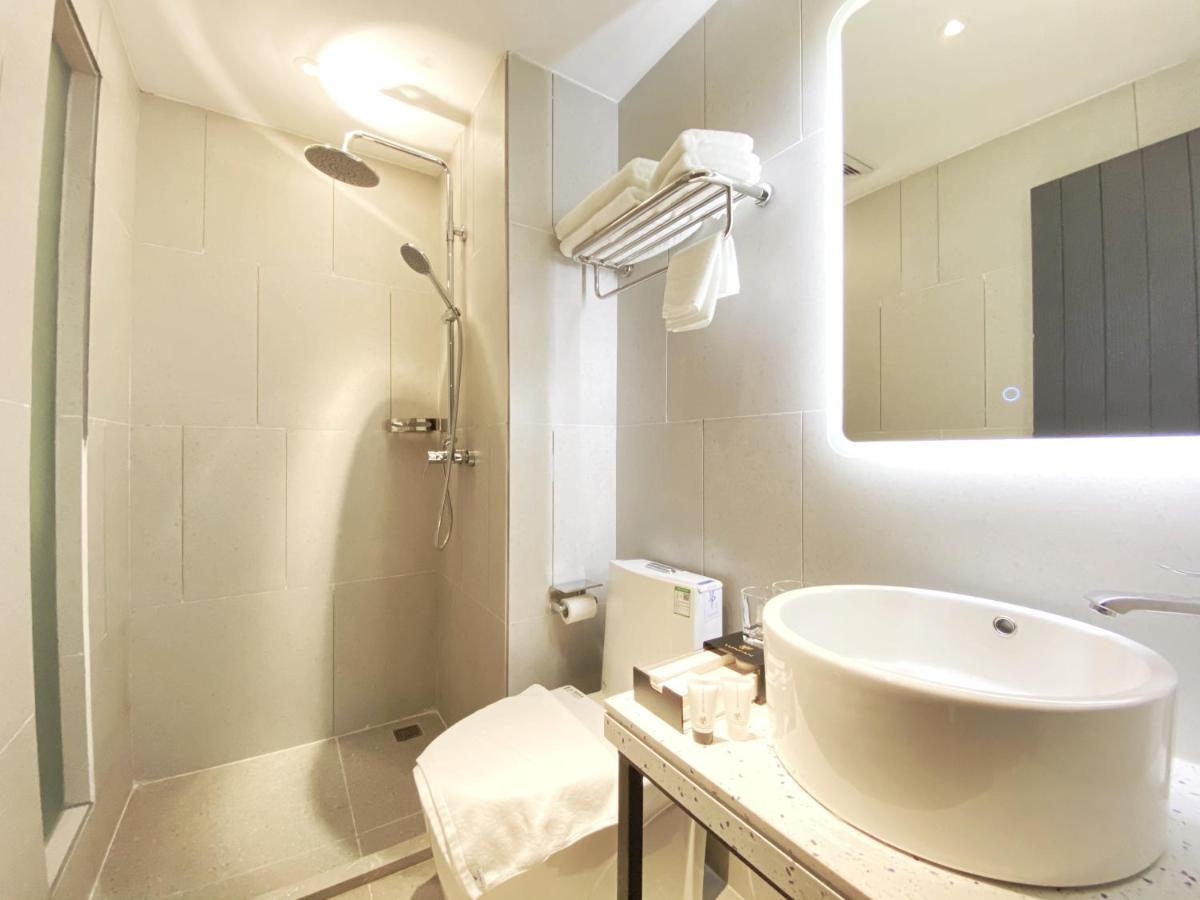 Yunfan Hotel Phnom Penh Exterior photo